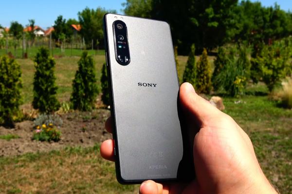 Sony Xperia 1 III: Design polarizant deja la generaţia a treia, mai rafinat la butoane parcă