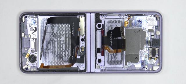 Samsung Galaxy Z Flip 3 a primit o disecție video amănunțită; Aflăm cât de greu este de reparat