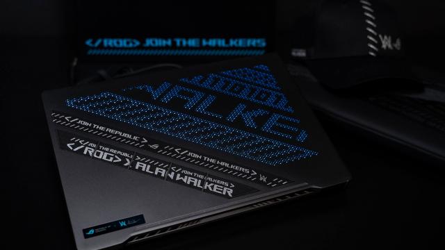 <b>ASUS ROG Zephyrus G14 Alan Walker Edition Preview: muzică la purtător</b>Celebrul DJ Alan Walker are un nume predestinat pentru mobilitate. Așa că nu este de mirare că un dispozitiv mobil creat pentru muzică îi poartă numele, iar pe tine te poartă oriunde poftești și îți stă la dispoziție de la prima 