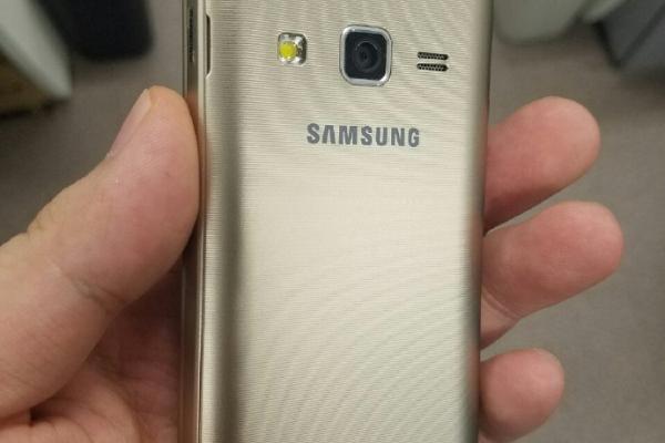 Samsung Galaxy Folder 2, fotografii hands-on