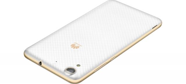 Huawei Y6II este un phablet cu display de 5.5 inch și 2 GB RAM ce costă 849 lei la eMAG.ro