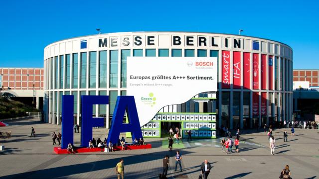 <b>IFA 2016: Iată ce aşteptăm la Berlin din partea Samsung, Sony, Huawei, LG, plus ASUS şi Lenovo; Ceasuri noi şi elegante, tablete şi smartphone-uri, plus VR</b>Pentru că târgul IFA 2016 se apropie cu pași repezi, ne-am decis să vă prezentăm astăzi un articol consistent cu așteptările pe care le avem din partea producătorilor tech în materie de lansări. Huawei și Samsung vor fi prezenți în Berlin, iar după cum ne