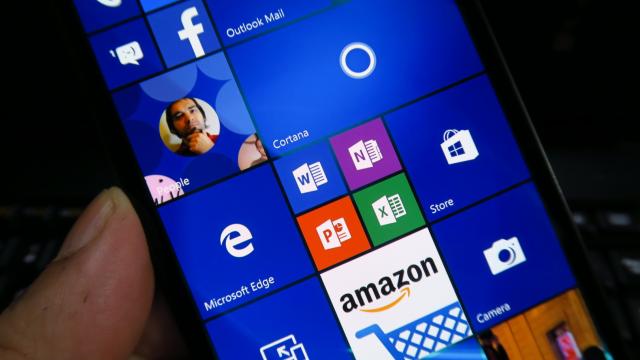 <b>Microsoft Lumia 950 XL: Display cu luminozitate rezonabilă, dar neuniformă</b>Microsoft Lumia 950 XL e cel mai uşor de comparat cu Huawei Nexus 6P, pentru că are multe în comun cu acel model, de la procesor la diagonala ecranului spre exemplu. Modelul Lumia se prezintă cu un panou WQHD de 5.7 inch, oferind o rezoluţie de..