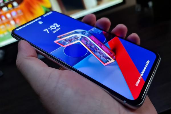 ASUS ZenFone 7 Pro: OS, UI, aplicaţii stock, apreciate de fanii Pixel