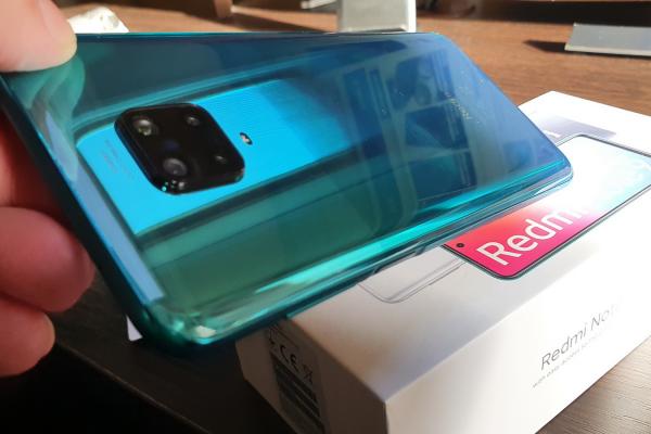 REDUCERI REALE Flanco: azi avem smartwatch Xiaomi cu 4G și Redmi Note 9 Pro sub 900 lei