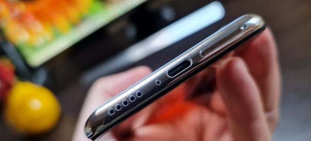 Xiaomi Mi 10 Lite 5G: Baterie de top 20 all time, top 10 2020