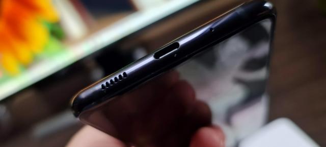 Samsung Galaxy S20 FE 5G: Baterie fără complexe provocate de refresh rate-ul mare