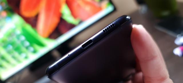 Samsung Galaxy S20 FE 5G: Acustică aidoma tripletei S20