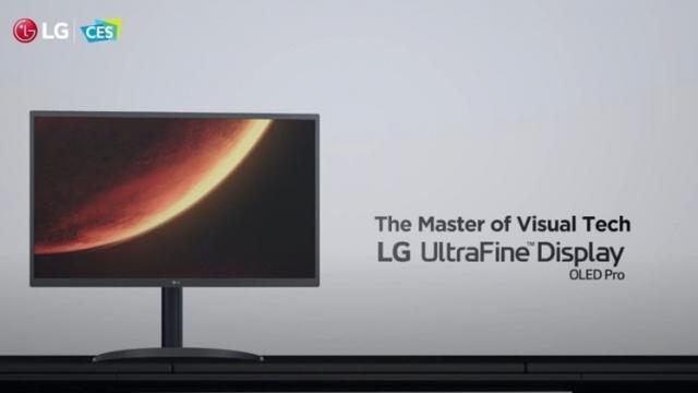 <b>CES 2021: LG anunţa primul său monitor 4K UltraFine de 31.5 inch cu panou OLED</b>LG a lansat la CES 2021 un nou monitor 4K din gama UltraFine, doar că faţă de predecesorii săi, acesta se remarcă prin prezenţa unui panou OLED la bord. Are diagonală de 31.5 inch şi afişează peste 8 milioane de pixeli ajustabili individual. În general LG