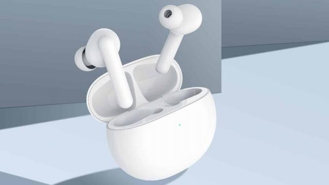 <b>CES 2021: TCL prezintă căştile wireless Moveaudio S600 şi un tracker pentru animalele de companie</b>Moda căştilor True Wireless continuă şi acum acest produs este abordat şi de către TCL, care tocmai a lansat la CES modelul Moveaudio S600. Alături de el a sosit şi un tracker pentru animale