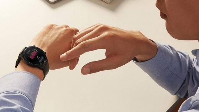 <b>CES 2021: Amazfit GTS 2e şi Amazfit GTR 2e debutează global - ceasuri de fitness cu ecran AMOLED generos</b>Scriam în decembrie despre debutul ceasurilor inteligente Amazfit GTS 2e şi GTR 2e în China, iar acum ele sosesc şi la nivel internaţional. Cu această ocazie avem preţuri, oferte speciale, detalii şi informaţii 
