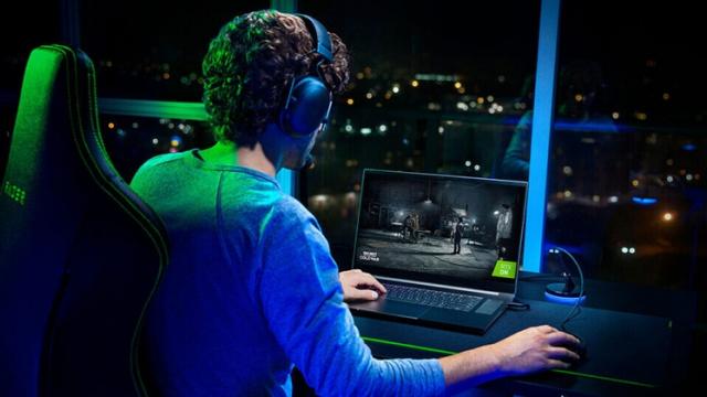 <b>CES 2021: Razer a anunțat două noi laptopuri din gama Blade 15; Aduc grafică NVIDIA RTX 3000 și îmbunătățiri la nivel de design</b>În cadrul târgului tehnologic CES din acest an, Razer a anunțat intrarea a două noi modele în gama Blade 15. Avem o versiune de bază îmbunătățită, dar și versiunea Razer Blade 15 Advanced. Ambele vin cu câteva schimbări în ceea ce privește designul, dar