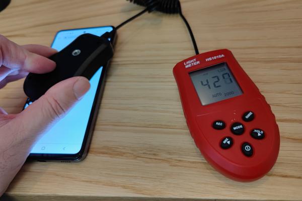 Luminozitate display Samsung Galaxy A52s și ecranul văzut la microscop