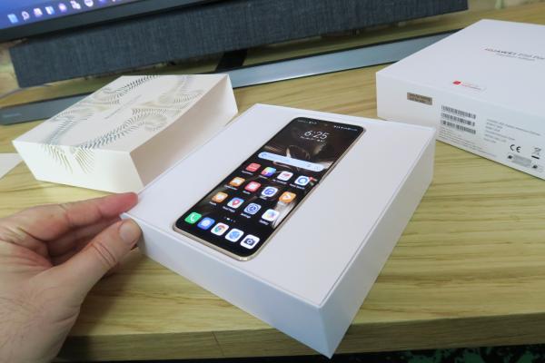 Huawei P50 Pocket - Unboxing