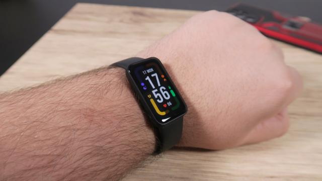 <b>Prezentare Redmi Smart Band Pro - Brățara pentru fitness care oferă exact ceea ce promite: Funcții utile și o autonomie excelentă!</b>Undeva la jumătatea lunii decembrie din 2021 debuta pe plan local brățara pentru fitness Redmi Smart Band Pro. Aceasta a ajuns la mine recent, fiind și primul device testat de mine în 2022. Vorbim aici despre o brațară de fitness din clasa accesibilă