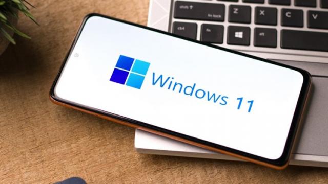 <b>Windows 11 ajunge pe tot mai multe smartphone-uri prin intermediul Renegade Project; Iată o listă cu toate terminalele compatibile!</b>Am scris anul trecut mai multe articole prin care vă anunțam că Windows 11 a ajuns pe telefoane. Pe atunci doar câteva modele puteau rula acest sistem de operare, precum Nokia Lumia 950 XL și câteva terminale OnePlus și Xiaomi cu procesoare Snapdragon 845