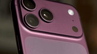 iPhone 18 Pro Max este acum oficial! Cameră cu diafragmă variabilă, baterie mai mare și un roșu burgundy care va face senzație 