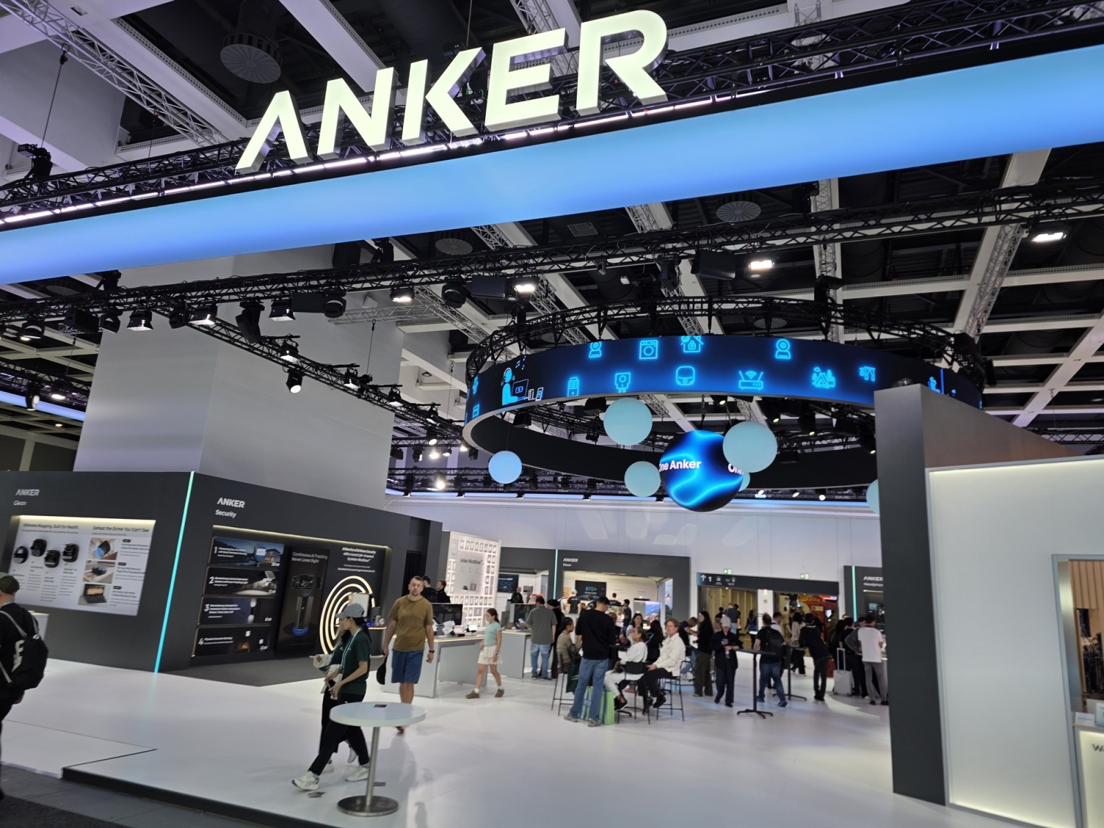 Turul standului ANKER la IFA 2026 - Fotografii (galerie)
