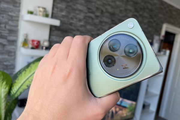 OnePlus Open: Cameră de flagship, cu o calibrare a culorilor marca Hasselblad pusă la treabă și zoom pentru fotografiat Luna