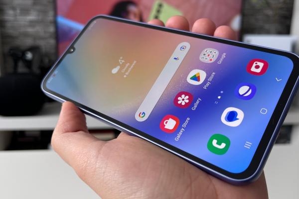 Samsung Galaxy A34 face trecerea la Android 14 și One UI 6.0; Update-ul se distribuie în Europa
