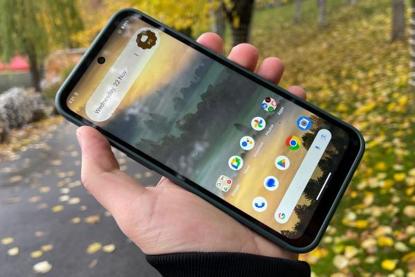Nokia XR21: Display generos și cu 120Hz, dar cum stă cu luminozitatea?