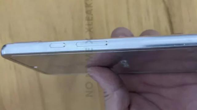 <b>Google Pixel 8a are macheta fotografiată; Ce aflăm nou?</b>Google Pixel 8a nu a fost străin de scăpări până acum, unele datând chiar dinainte de lansarea lui Pixel 8 şi Pixel 8 Pro. Azi avem parte de o scăpare nouă, de această dată sub forma unor machete ale produsului

