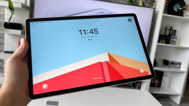 <b>Samsung Galaxy Tab S9 FE+ review detaliat în limba română (Evaluare Mobilissimo) </b>Sezonul de toamnă a venit cu noutăți și din partea celor de la Samsung, sub forma unor dispozitive proaspete din seria FE (Fan Edition). Mă refer la Galaxy S23 FE, căștile Buds FE și cele două tablete Tab S9 FE și Tab S9 FE+. Aici avem 
