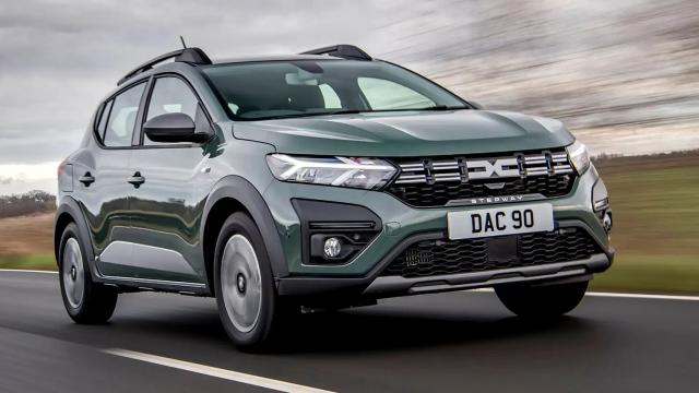<b>Cea mai bine vândută mașină din Europa în 2023 este Dacia Sandero</b>Despre cele mai bine vândute mașini din Europa am mai scris în trecut. Azi aflăm că în top revine una dintre cele mai apreciate modele din portofoliul Dacia. E vorba despre Dacia Sandero, automobil ce a reușit să întoarcă rezultatele pe piața din Europa