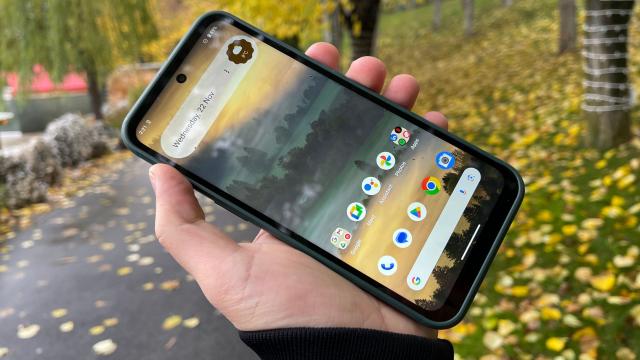 <b>Nokia XR21: Display generos și cu 120Hz, dar cum stă cu luminozitatea?</b>Principala metodă de interacțiune este display-ul pe Nokia XR21 și lucrăm cu un panou interesant, deși nu știu dacă ar fi fost nevoie de 120Hz pe așa telefon. Atât este rata de refresh oferită, iar ecranul IPS LCD de față are 6.49 inch