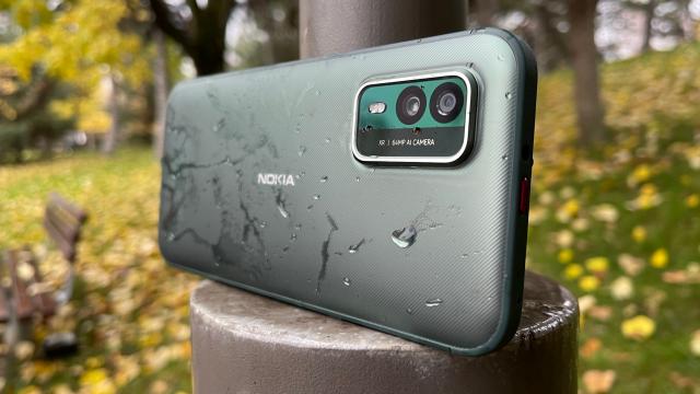 <b>Nokia XR21: Cameră duală bunicică pentru un telefon robust, mai ales la captura close-up</b>De la un telefon robust nu ai prea mari așteptări atunci când vine vorba despre captura foto/video, dar Nokia XR21 consider că face o impresie tare plăcută. Aduce un setup dual de 64 mpx wide + 8 mpx ultra-wide în spate, filmează FHD 