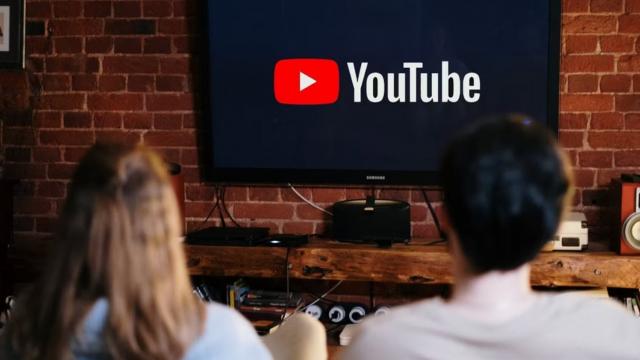 <b>Ai televizor smart? Ai reclame YouTube atunci când pui pauză</b>Google pare gata să îşi alieneze utilizatorii, cei puţin cei ai aplicaţiei YouTube. Cea mai nouă găselniţa a sa pentru a face profit din reclame este de a introduce reclame pe televizoarele smart, ce apar atunci când pui pauză unui clip
