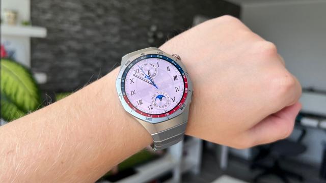 <b>HUAWEI Watch GT 5 Pro 46mm Review: Îmbinarea perfectă între design premium și tehnologie avansată, cu un corp robust din titan și sistem de monitorizare TruSense</b>Este acel moment din an când se culeg roadele, iar în ograda celor de la HUAWEI apar noi smartwatch-uri, mai precis modelele din seria HUAWEI Watch GT. După un an în care acest lineup nu a avut un model GT iată că acum în 2024 primim așa ceva