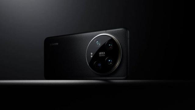 <b>Xiaomi 15 Ultra impresionează cu o cameră telephoto periscop de 200 de megapixeli; Ce mai ştim despre el?</b>Zvonacul Digital Chat Station e pe val azi şi după ce a dezvăluit informaţii despre Huawei Mate 70, acum ştie câte ceva şi despre Xiaomi 15 Ultra. Flagship-ul Xiaomi pe anul 2025 e aşteptat să debuteze mai târziu decât Xiaomi 15 şi 15 Pro