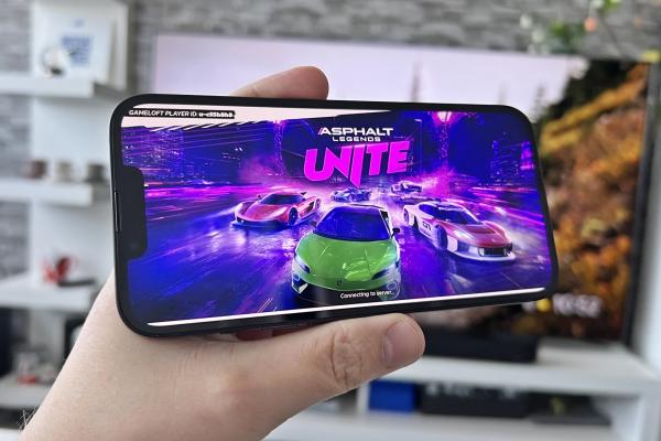 Apple iPhone 16e: Acustică stereo cu surprize plăcute la bas, volum decent