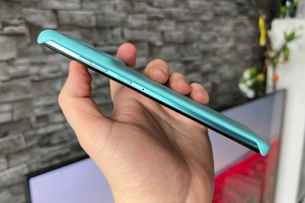 Motorola edge 60 fusion: Hardware ușor actualizat față de predecesor, cu accent pe o baterie mai mare