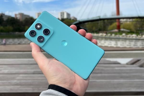 Motorola edge 60 Fusion: Design curbat, ultra rezistent la jeturi de apă, temperaturi, scăpări