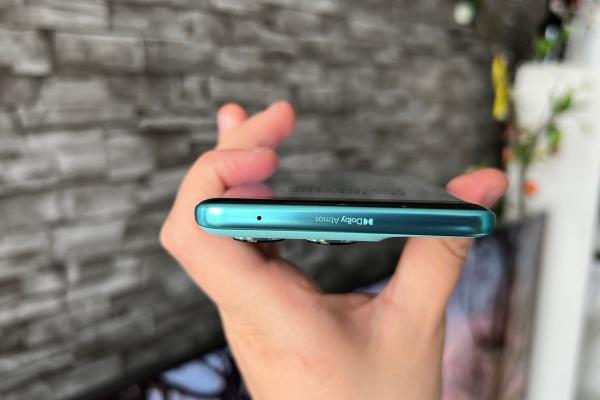 Motorola edge 60 fusion: Acustica stereo specifică Moto, cu Dolby Atmos și în linie cu predecesorul