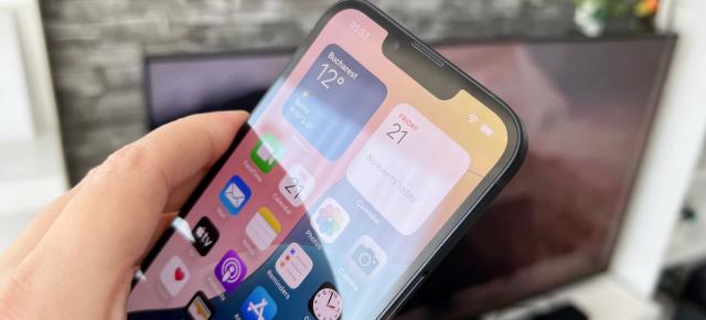 Apple iPhone 16e: Benchmark-uri de loc întâi în GeekBench, dar mai subţire la GPU
