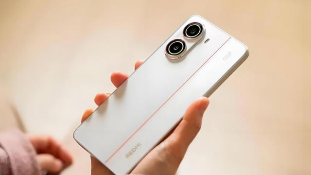 <b>POCO F7 urmează să sosească curând; Va avea display generos, procesor Snapdragon 8s Gen4, baterie de 7500 mAh</b>POCO pare că s-a grăbit în acest an, lansând modelele POCO F7 Pro și F7 Ultra mai devreme decât varianta de bază din serie. Ei bine, azi aflăm că urmează să sosească curând și POCO F7 5G. Telefonul a primit certificarea BIS în India și pare să fie