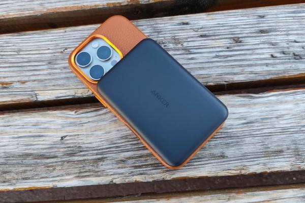 Prezentare Anker MagGo 10K Slim - Baterie externă compatibilă MagSafe, un must-have pentru utilizatorii de iPhone