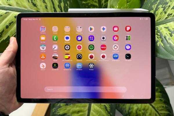 Samsung Galaxy Tab S11: Display cât trebuie, AMOLED 120Hz și cu suport S Pen pentru creativitate sau productivitate