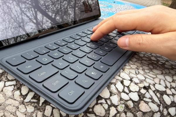 HONOR Pad 10: Pachet hardware atractiv, cu un ecran generos pentru filme și seriale + procesor pentru gaming și multitasking