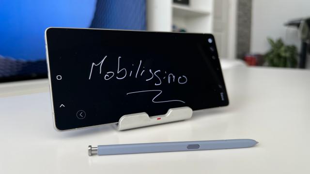 <b>Fără întârzieri până la urmă pentru lansarea lui Galaxy S26 Ultra, dar nu scăpăm de scumpiri</b>Pe lângă numeroasele zvonuri care ne-au purtat dintr-o extremă în alta cu modelele seriei Galaxy S26, am mai dezbătut și pe tema lansării. Ba urma să vedem o lansare mai târzie decât de obicei, ba veneau zvonuri cum 