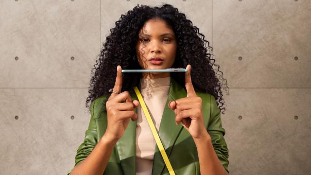 <b>De azi, Moto AI vorbește româna! Iată ce știe să facă!</b>Motorola a anunţat astăzi ceva foarte important pentru piaţa din România: Moto AI e disponibil în sfârşit în limba română. Motorola Edge 70, lansat local pe 5 noiembrie, va fi primul dispozitiv cu Moto AI în noile limbi europene, începând fix de azi.