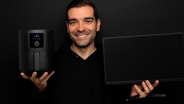 <b>Tips & tricks: Cum faci rost de o mie de giga trafic pe PrePay eSIM la Orange România și ce oferte speciale mai are operatorul</b>Nu cred că greşesc prea tare când zic că operatorii de telefonie sunt cei mai subestimaţi de Black Friday. În general lumea se uită spre retailerii clasici, cei online sau chiar cei fizici. Şi uite aşa ratează oferte atractive la operatori 