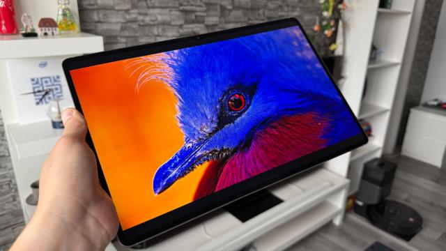 <b>Samsung Galaxy Tab S11 Ultra: Acustică de boxă portabilă pentru o tabletă ce poate înlocui un mini televizor</b>Samsung echipează Galaxy Tab S11 Ultra cu același setup generos de difuzoare stereo pe care ne-am obișnuit să-l vedem pe modelele de top. adică patru difuzoare perfect poziționate pentru utilizarea în landscape, câte două pe fiecare parte