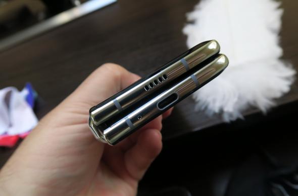 Putere volum Samsung Galaxy Fold: Samsung-Galaxy-Fold_085.JPG