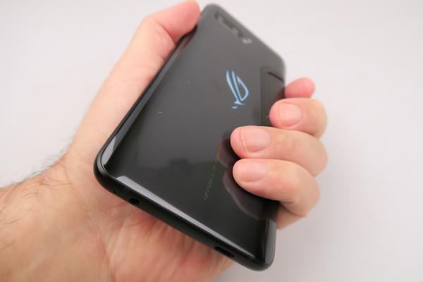 ASUS ROG Phone II: Bateria numărul 1 printre telefoane de gaming