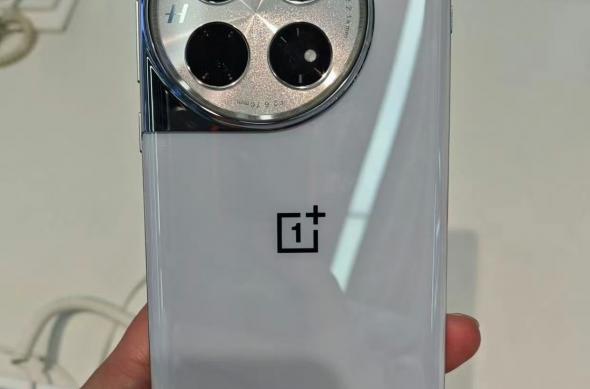 OnePlus 12 (Leak): GAV0I1vWMAAvjJw.jpeg