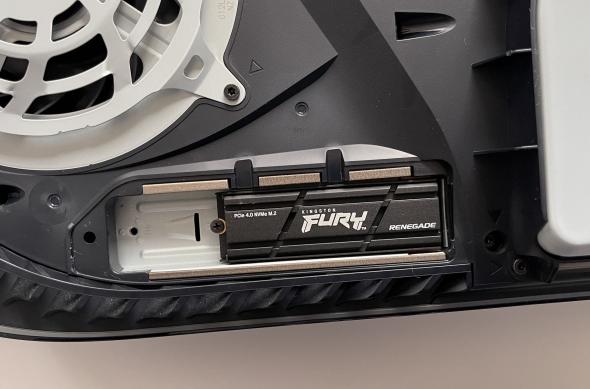 Kingston Fury Renegade - Instalare PS5: Kingston-Fury-Renegade_015.jpg